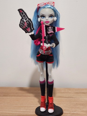 #ad Monster High Fearleading Ghoulia Yelps Ex Display Inc Stand AU $150.00