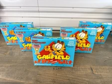 Vintage Lot Garfield & Friends Fruit Snacks (6 pouches) Empty Box W/ Figurine