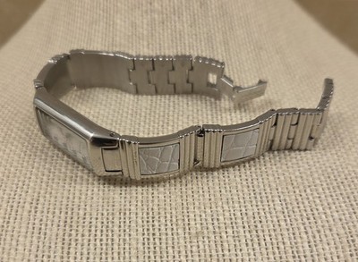 Luxurious BCBG MAXAZRIA Ladies BG8007 8 Diamonds Dial Markers Stainless Steel Luxurious BCBG MAXAZRIA Ladies BG8007 8 Diamonds Dial  main image 4