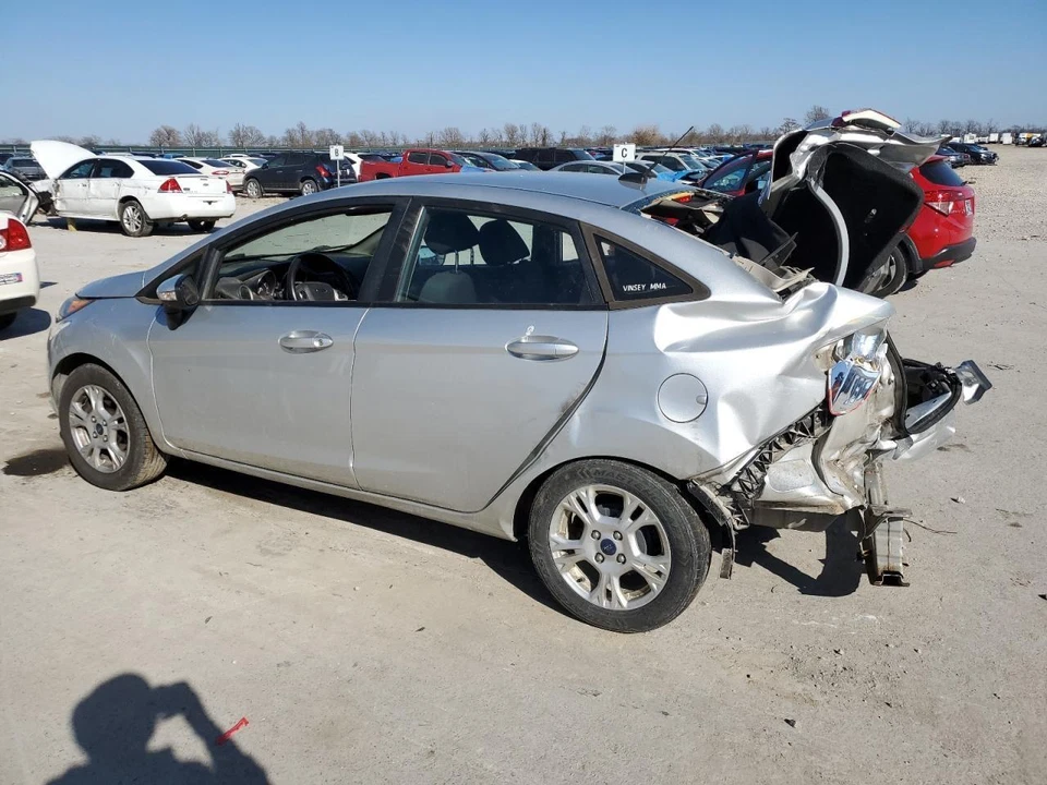 Conjunto de filtro de aire usado se adapta a: Ford Fiesta 2015 1,6 L sin turbo grado A Foto 4 de 4