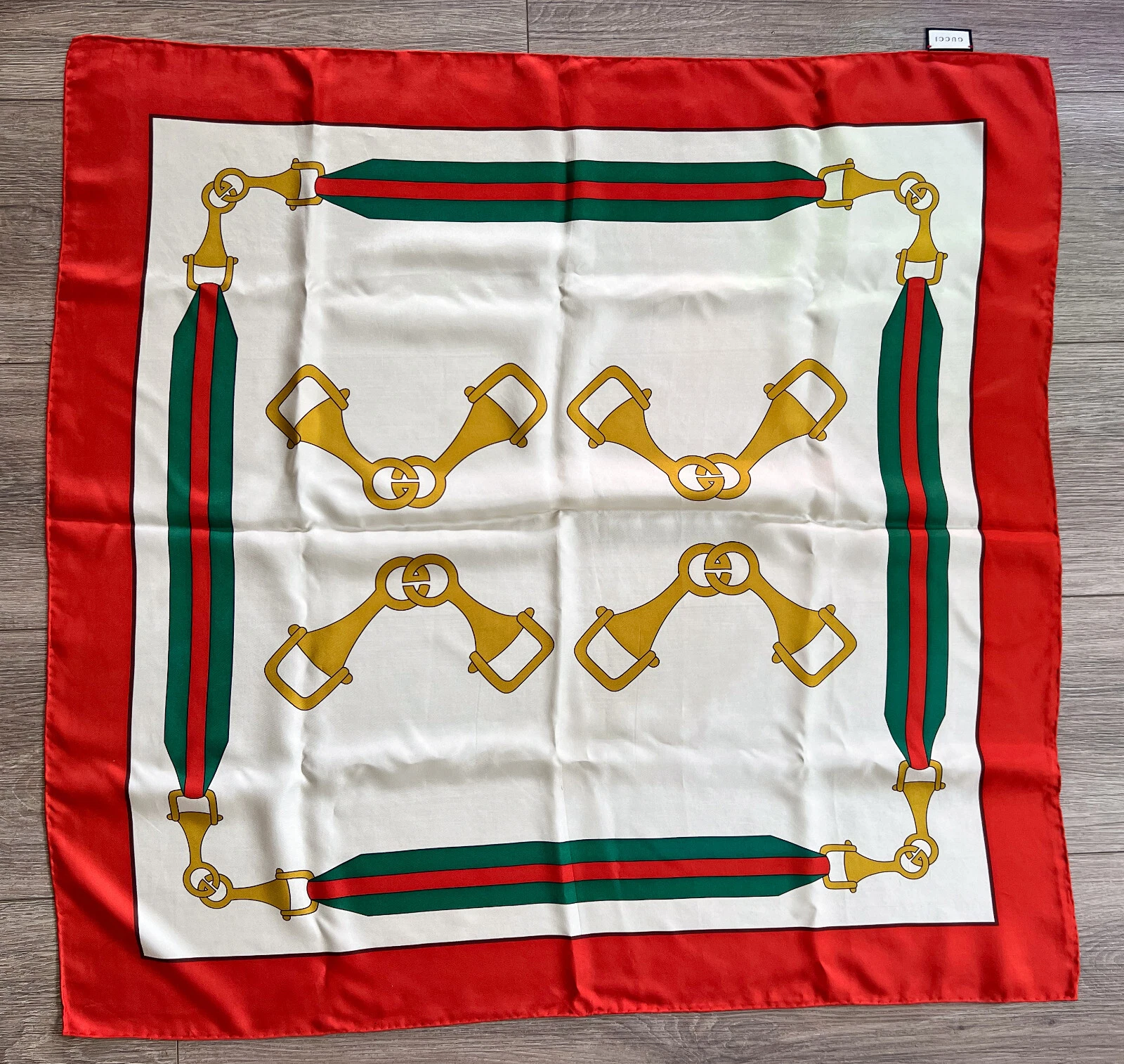Écharpe en soie Gucci authentique, unisexe, neuve dans sa boîte