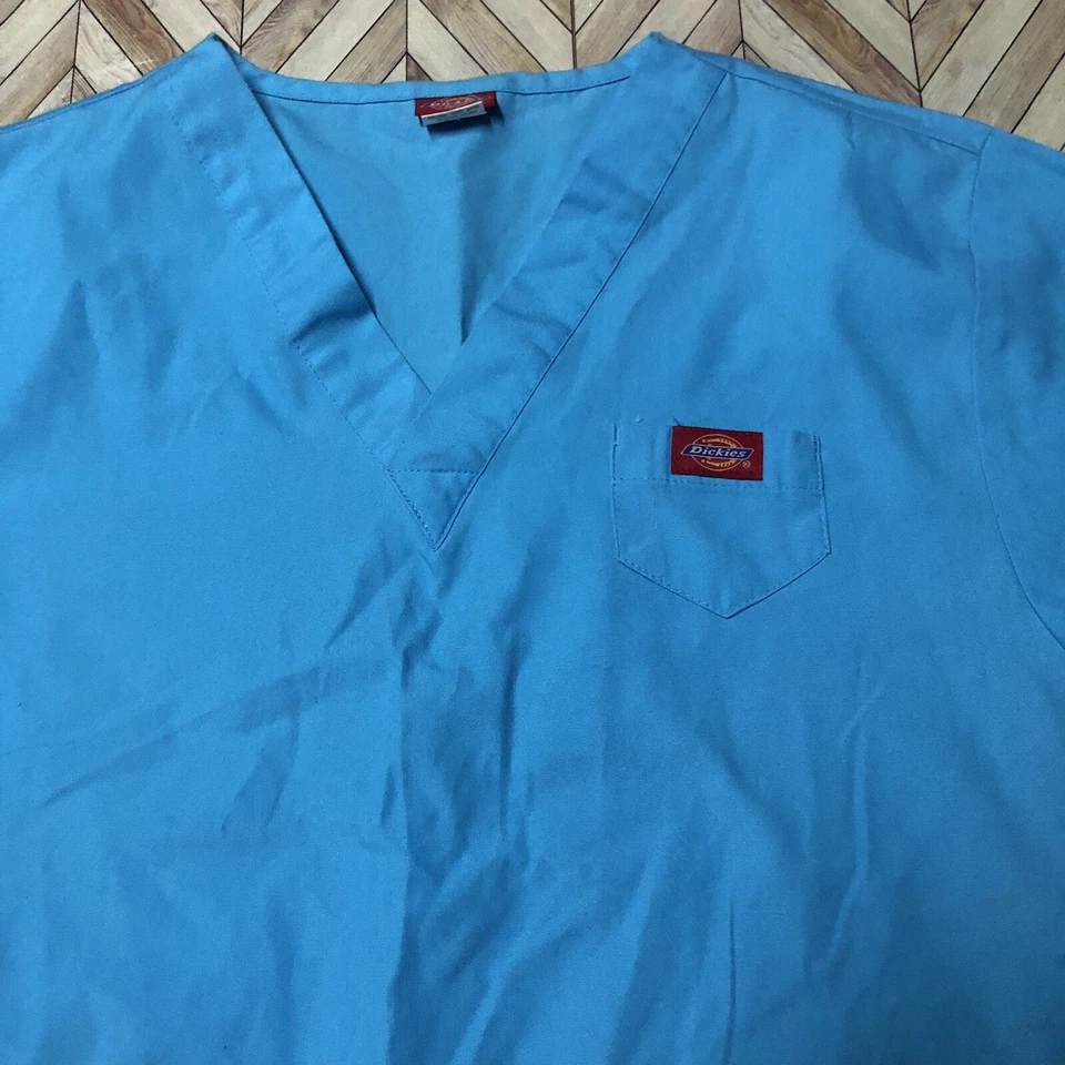 Dickies Scrub Tops 2 Pack. One V Neck One U Neck Size Small - Image 4 of 4