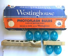 Vintage Westinghouse Lot of 18 No. 5B Blue Flash Bulbs, Class M, old Photoflash