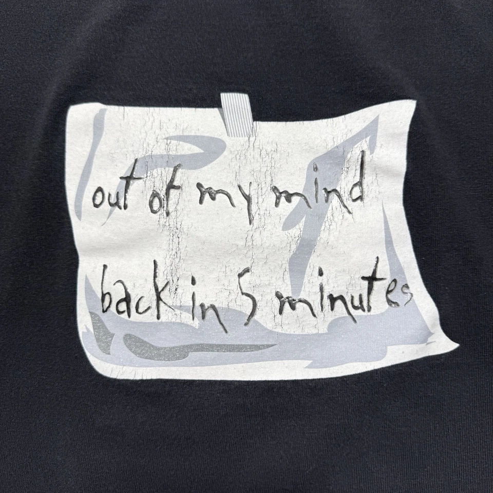 Camisa Divertida De Colección Y2K Out Of My Mind Be Back In 5 Minutes Nota Humor Talla XL Foto 2 de 4