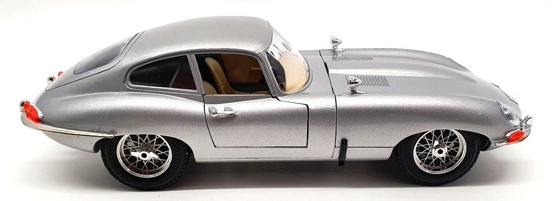 Литая модель купе Jaguar E 3038 - 1961 Burago масштаб 1:18 - серебристая - Изображение 3 из 4