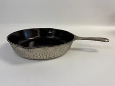 Wagner Ware Sidney O 1057 #7 Cast Iron Skillet Hammered Sides Sits Flat HTF