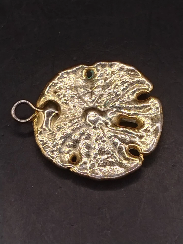 Dije colgante concha de dólar de arena real esmaltado y chapado en oro de 1,25" usado en excelente estado Foto 3 de 4