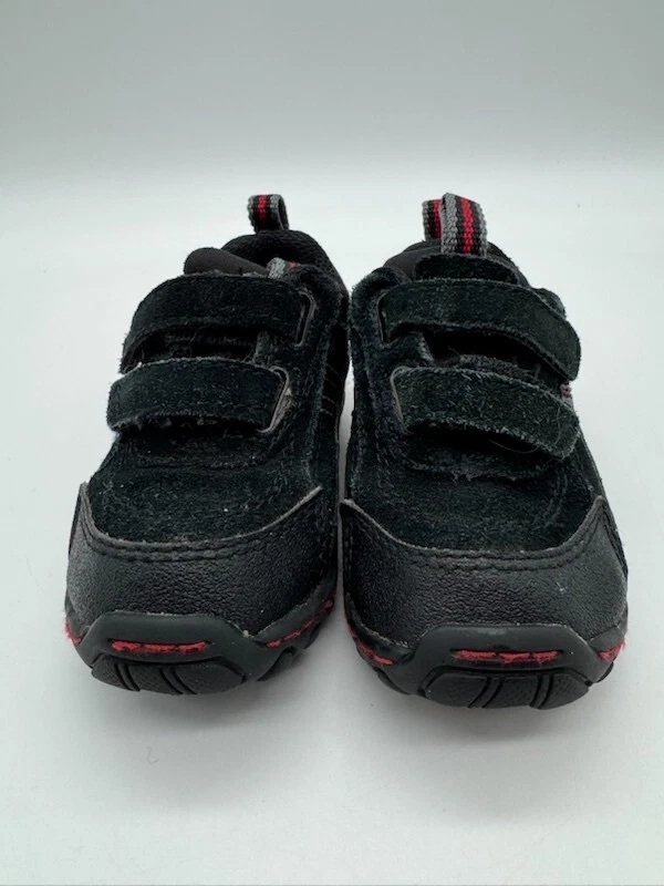 Zapatillas deportivas SmartFit para niños pequeños negras y rojas talla 5 1/2 Foto 2 de 4