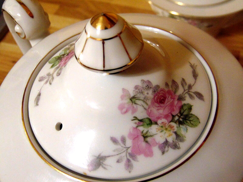 ROSES Teapot with sugar bowl MINT 7 1/2" RC JAPAN floral UNIQUE - Picture 4 of 13