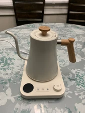 Off-White Wooden Handle Electric Gooseneck Kettle 0.9 Liter Adjustable Temp