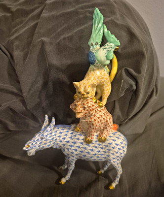 Herend RESERVE COLLECTION  ''Town Musicians Of Bremen'' Fishnet Design