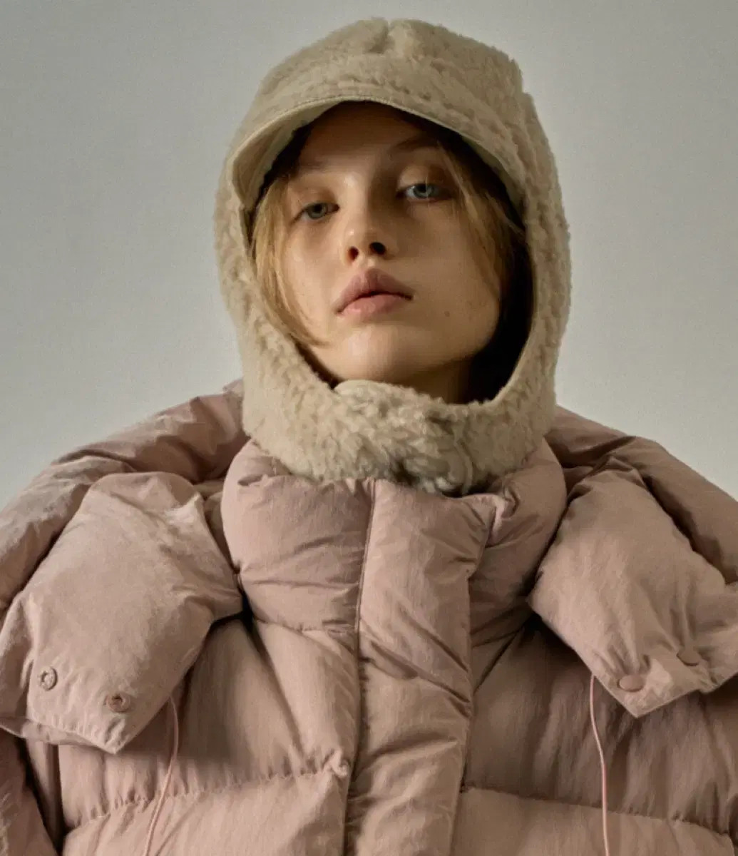 Facade pattern lambswool earflap cap light beige - image 2