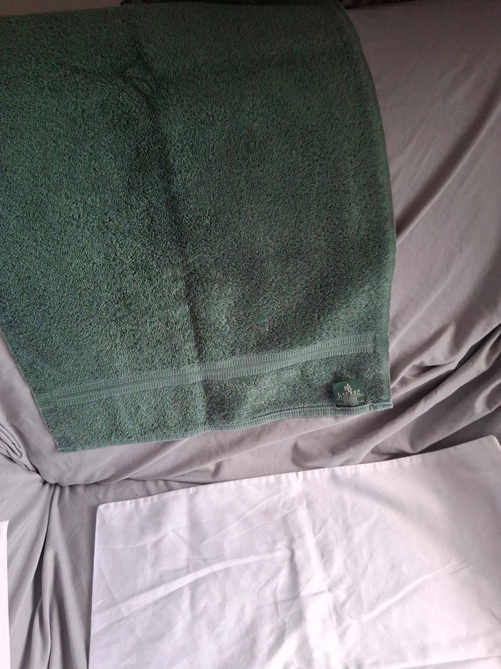 Pair Vtg Extra Long King Ralph Lauren White Pillow Cases + Free Green Hand Towel — 第 4/4 张图片
