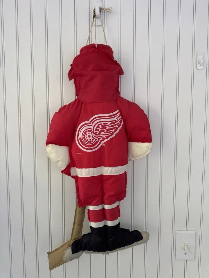 Vintage 90’s Detroit Red Wings Hockey Player Nylon Wind Sock 25” Flag Fan Decor - Image 4 of 4