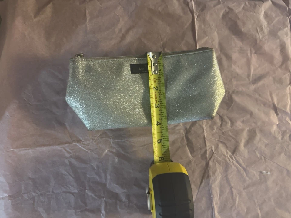 Серебряная сумка для макияжа Kate Spade - Изображение 2 из 4