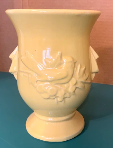 McCoy Cardinal Bird w/Cherry Clusters Vase Yellow VTG 1040s