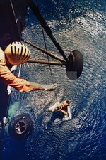 ALAN SHEPARD RETRIEVED BY HELICOPTER USS LAKE CHAMPLAIN 1961 4X6 POSTCARD PHOTO
