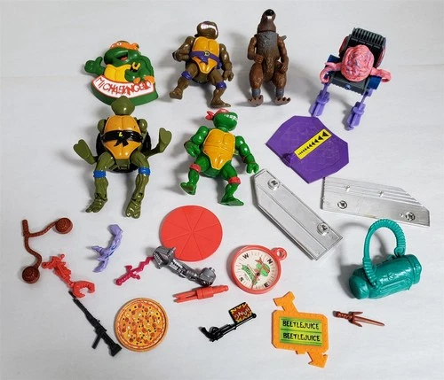 D-341 VINTAGE COLLECTION OF TEENAGE MUTANT NINJA TURTLES ACTION FIGURES & ACC.!