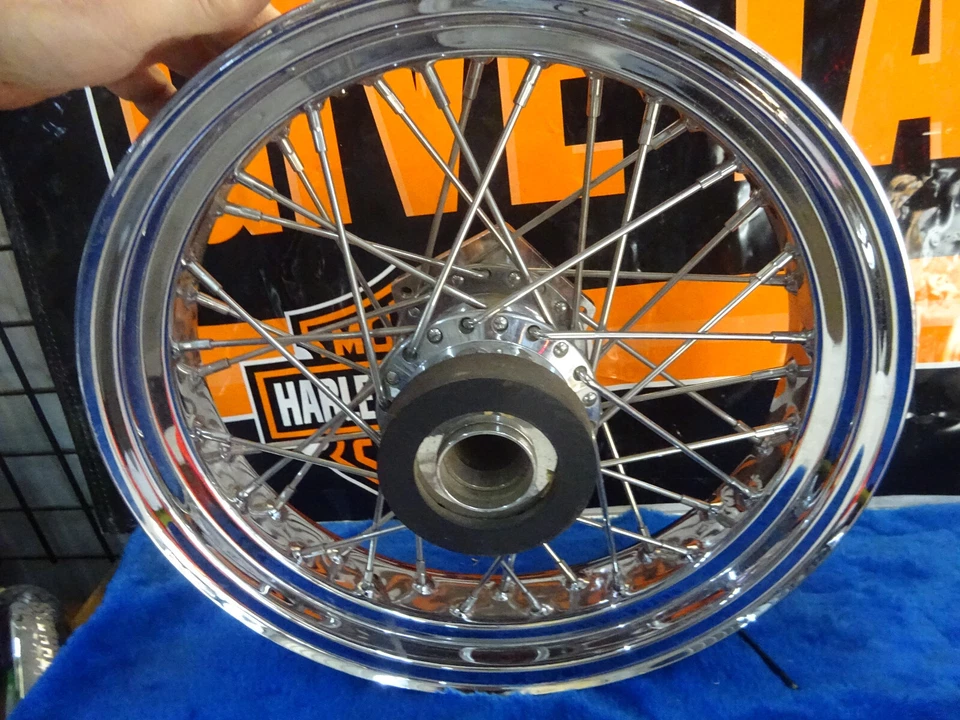 Rueda trasera Harley Davidson Early Rpl NOS FLT CROMADA personalizada 40 radios 3,50" x 16" Foto 2 de 4
