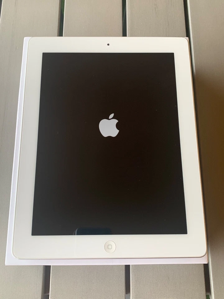 Apple iPad (3rd generation) · 32GB · Wi-Fi, foto 3 di 5