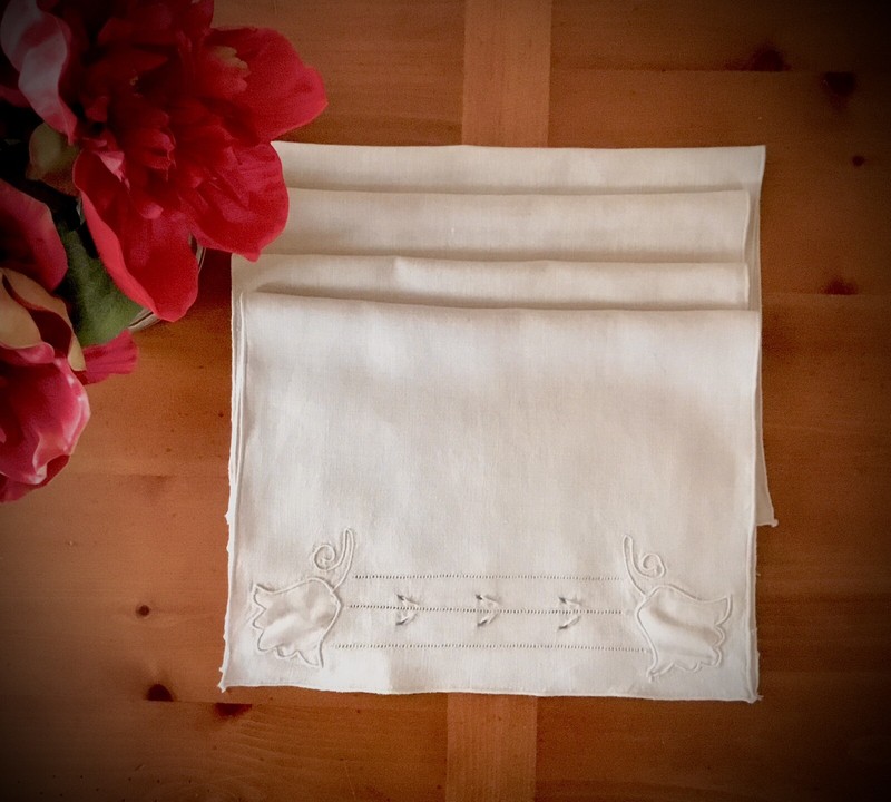 Vintage Linen Cotton Embroidered Dinner Napkins Natural Ivory Set 4 Circa 1968