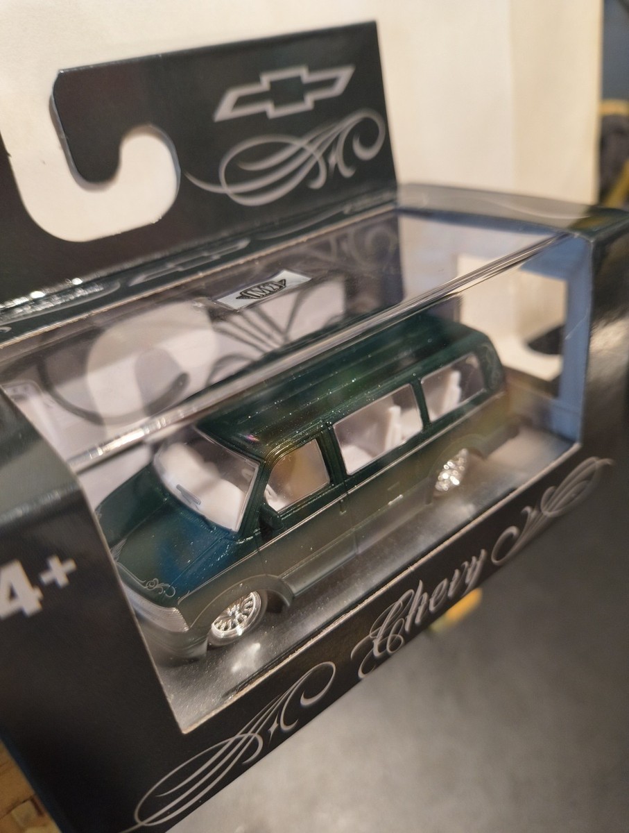 2026 M2 Machines WMTS22 26-08 Walmart Exclusive 1995 CHEVY ASTRO