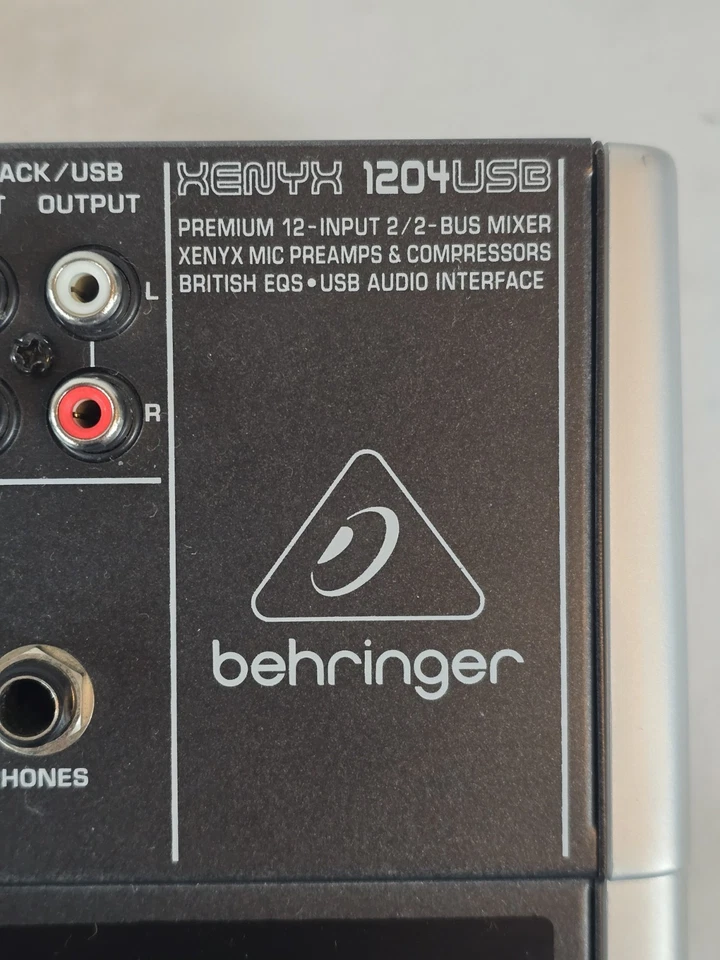 Behringer Xenyx 1204USB Mezclador de 12 entradas 2/2 buses con cable de alimentación Foto 3 de 4
