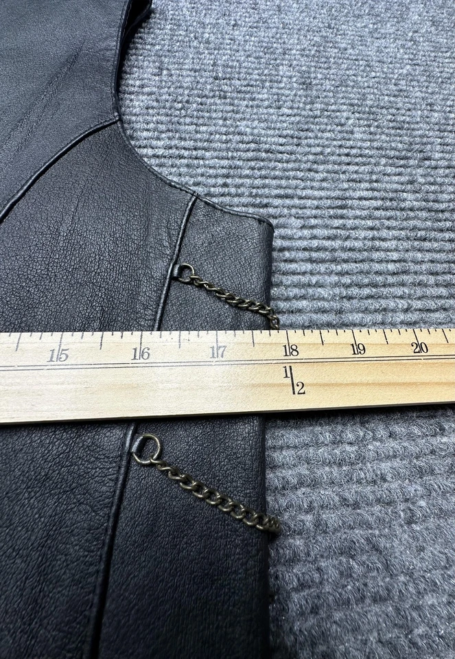 Colete de Couro Feminino EUA Grande Preto Corrente Lados Motociclista Western Forrado com Botões - Imagem 3 de 4