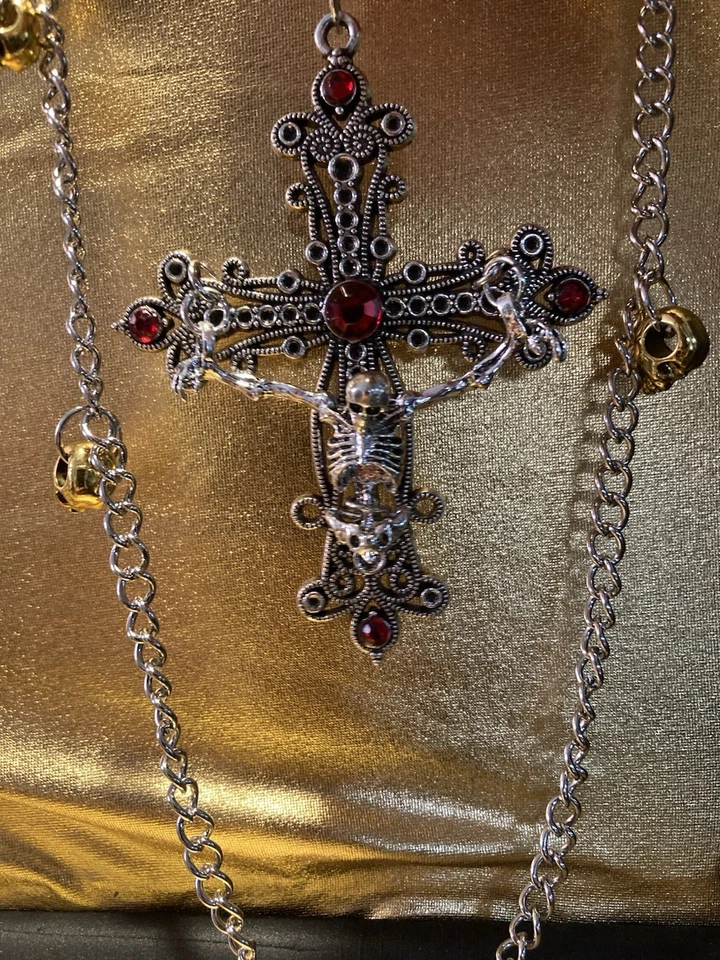 Belmont Castlevania Style Vampire Hunting Kit With Whip And Genuine Vintage Gear - Image 3 of 4