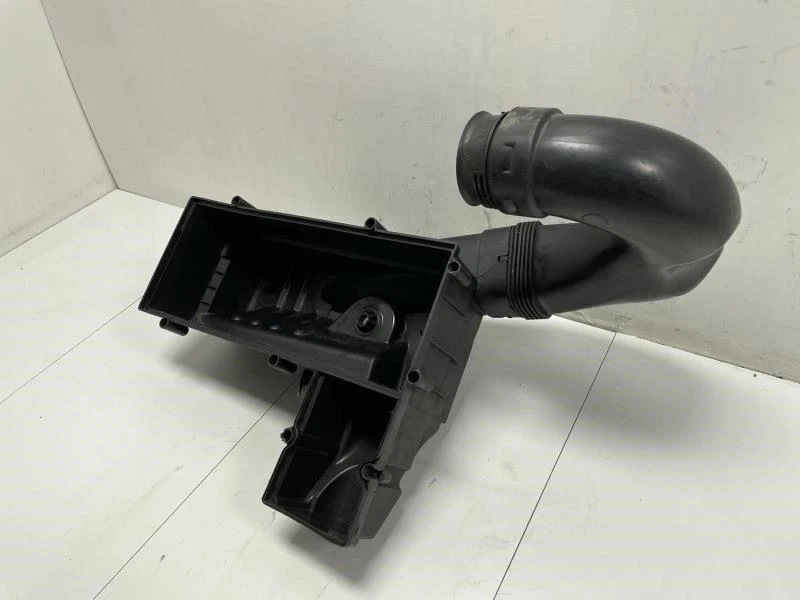 VOLKSWAGEN TIGUAN 2009 2018 2.0L LOWER AIR CLEANER COVER W/DUCT FACTORY - Image 3 of 4