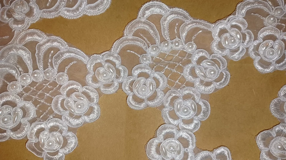 Pan de encaje con cuentas grandes de 5 yardas blanco nuevo Foto 4 de 4