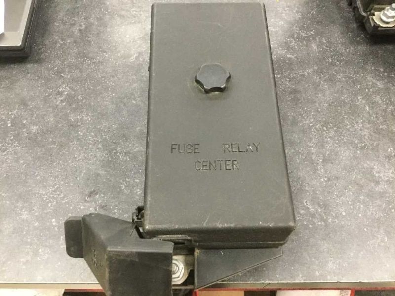 03 04 CHEVY CORVETTE UNDERHOOD FUSE BOX ENGINE GM 10316193 OEM  