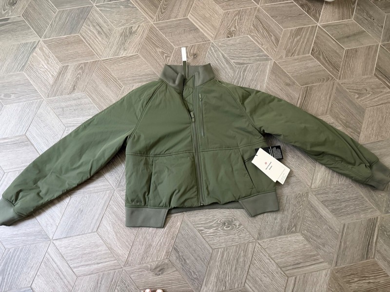 NWT Lululemon Insulated Bomber Jacket Green Women 4 Non Stop