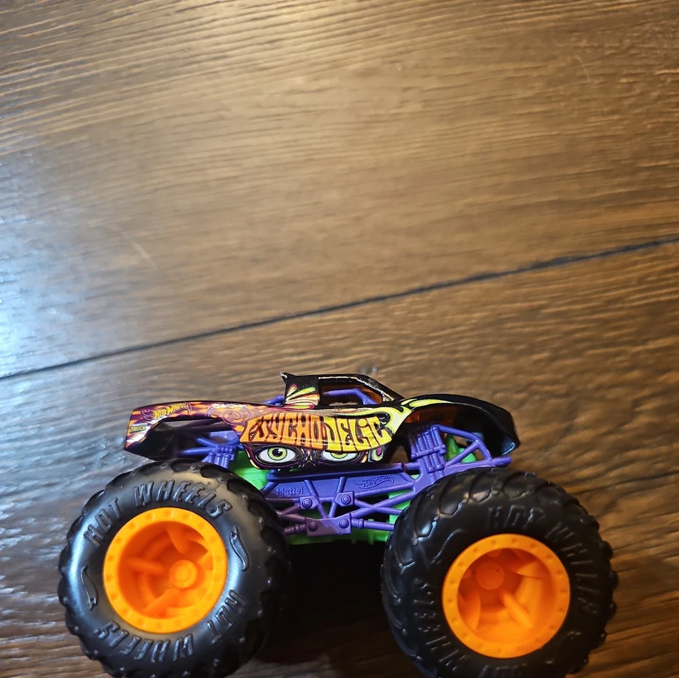 Hot Wheels Monster Jam Trucks Psycho Delic 1:64 negro Foto 2 de 4