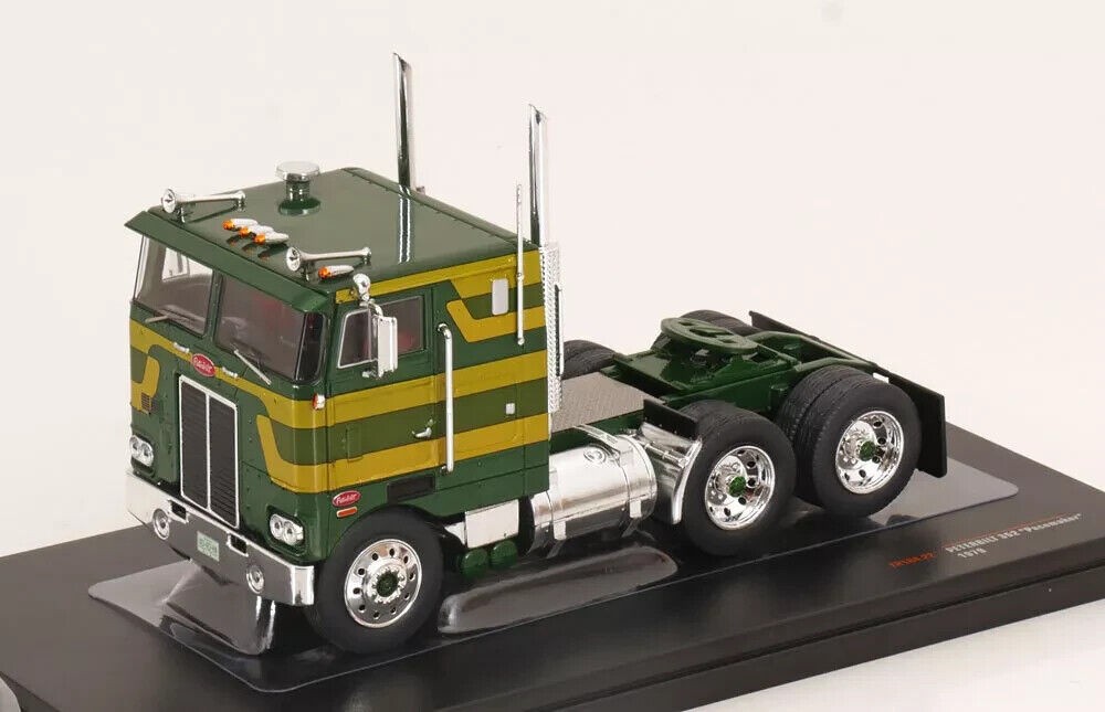 IXO Models Peterbilt 352 Pacemaker Tractor Truck 3-assi 1979 1:43 TR184.22