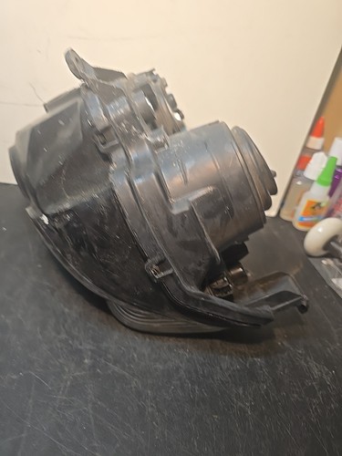 Yamaha YZF-R6 Headlight Assembly – OEM 5SL-84300-20-00 – Fits 2003–2005 R6 &... - Picture 10 of 12