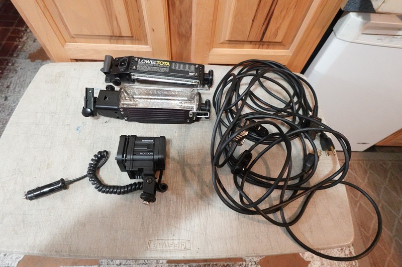 2  LOWEL TOTA LIGHT  FIXTURES  COMPLETE W/.CABLES & HAHNEL PRO ZOOM CAMERA LIGHT