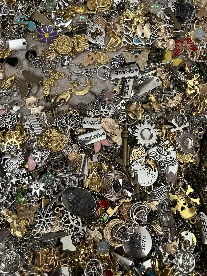 Lote de 80 DIJES ALEATORIOS Mezcla Estilo Variado Joyería Hacer Pulsera Cuchara de la Suerte Foto 2 de 4