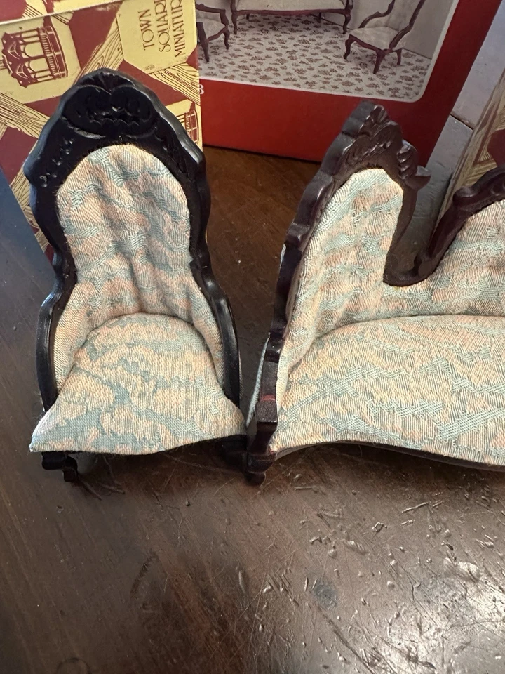 De colección. Juego de 3 muebles de salón para casa de muñecas Town Square nuevos Foto 3 de 4