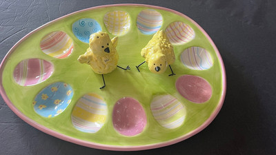 Boston Warehouse Deviled Egg Plate 12 Spaces  Salt & Pepper Chicks Excellent