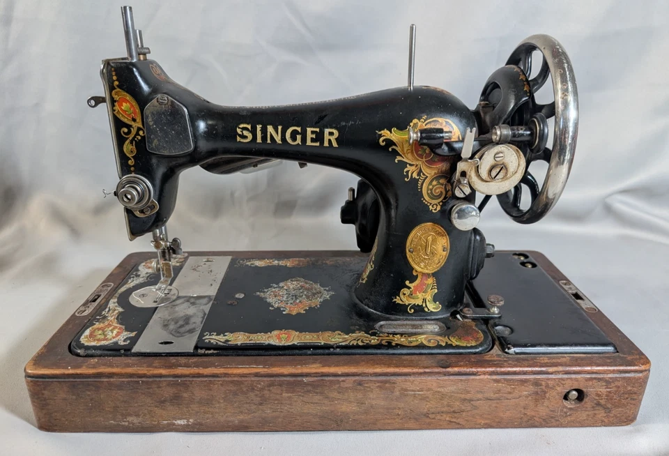 Antigua máquina de coser Singer 1926 128 'La Vencedora' palanca de rodilla probada/funciona Foto 4 de 4