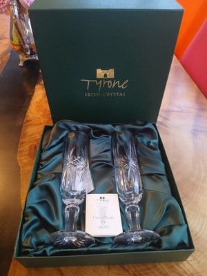 Paar Tyrone Irish Crystal Millennium Collection Champagnerflöten in Box