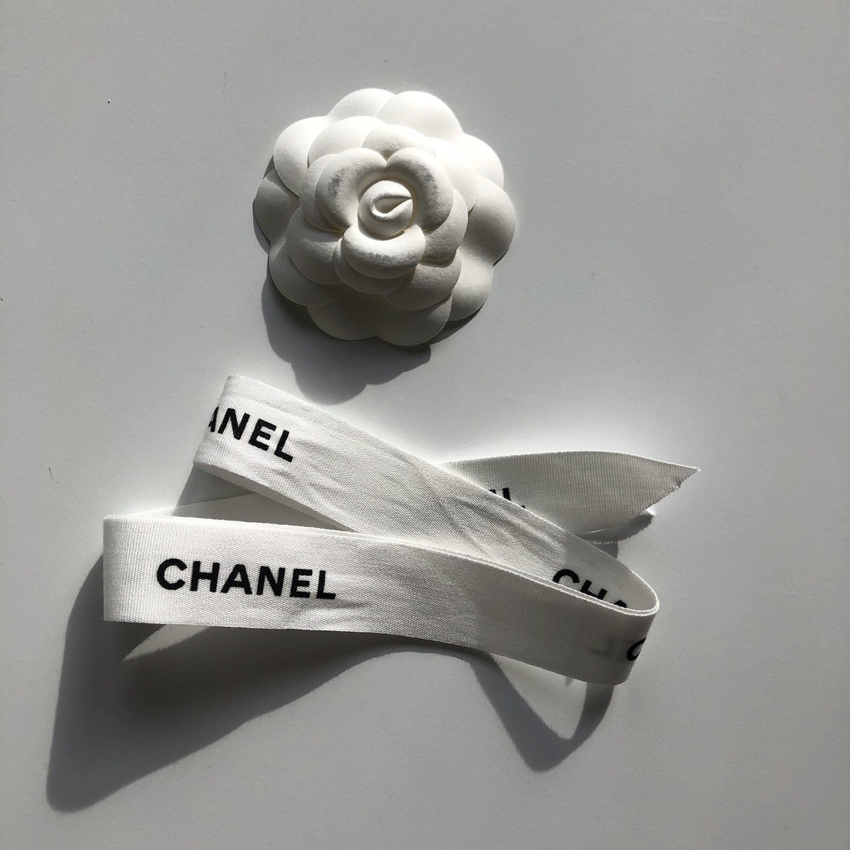Authentic Chanel Camellia Camelia Flower w/Sticker Gift  display picture 3