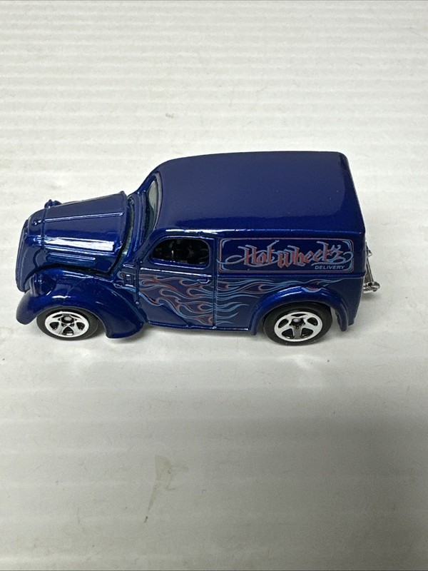 Vintage 1999 Purple Hot Wheels Delivery Truck