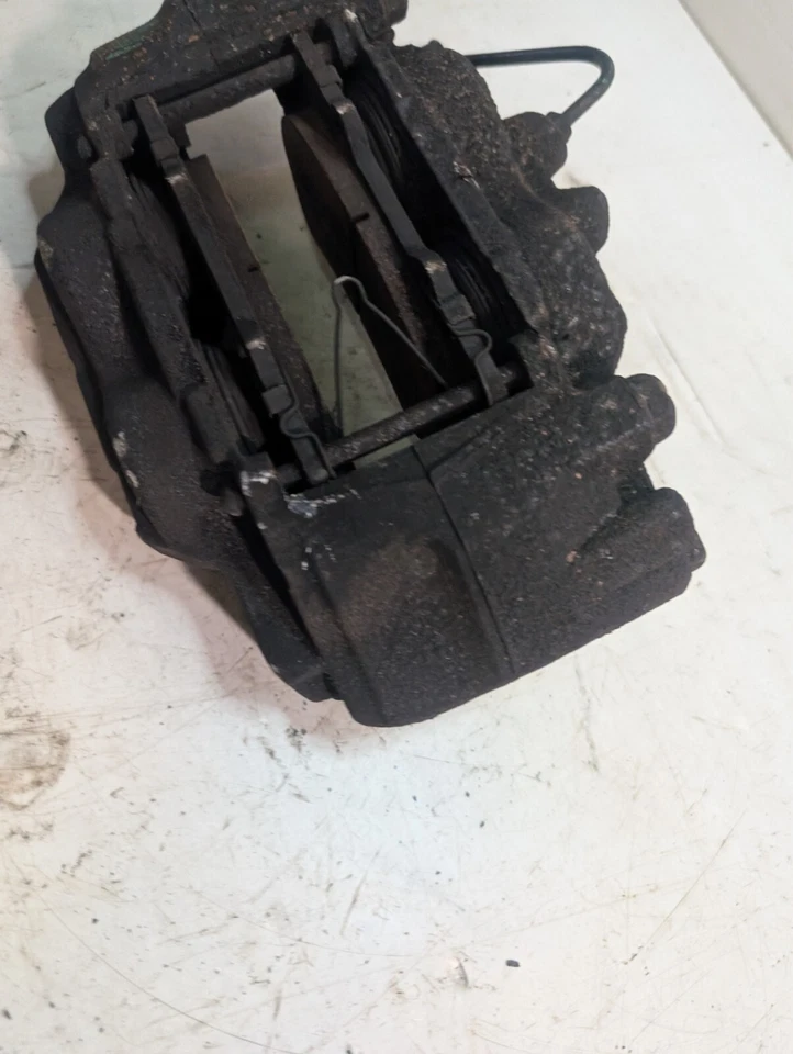 Toyota Hilux тормозной суппорт левая рука спереди б/у хорошая бесплатная доставка 2017-2022 - Изображение 4 из 4