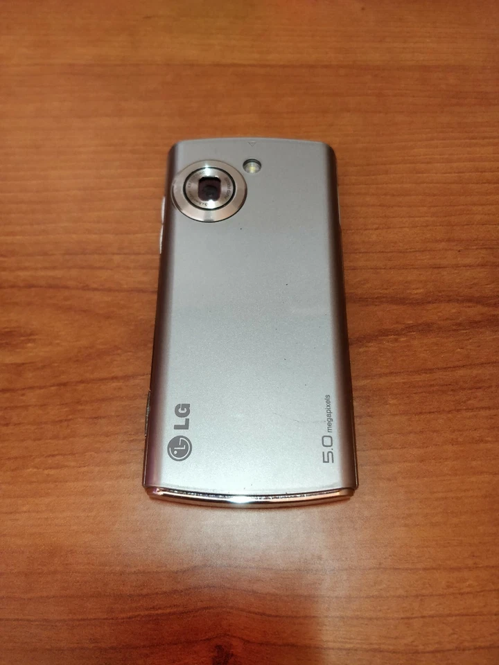 LG GM360 VIEWTY SNAP 5 MEGAPIXEL 3.0" GSM RADIO FM BLUETOOTH CELLULARE VINTAGE - Immagine 3 di 4