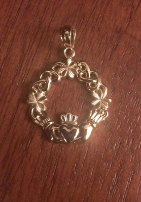 14K GOLD TWO-TONE CLADDAGH CELTIC KNOT WITH CLOVERS CHARM  PENDANT -  1.4 GRAMS