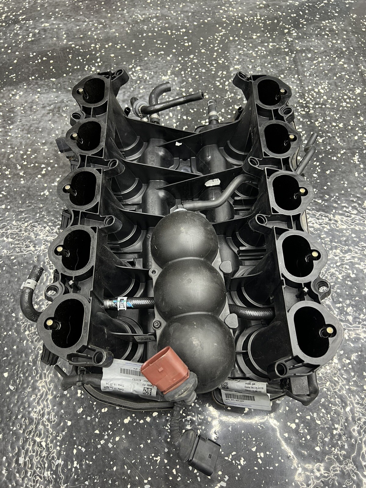 AUDI R8 V10 AIR INTAKE MANIFOLD OEM 07l133185AD 07l133185AC FUEL RAIL INJECTORS 