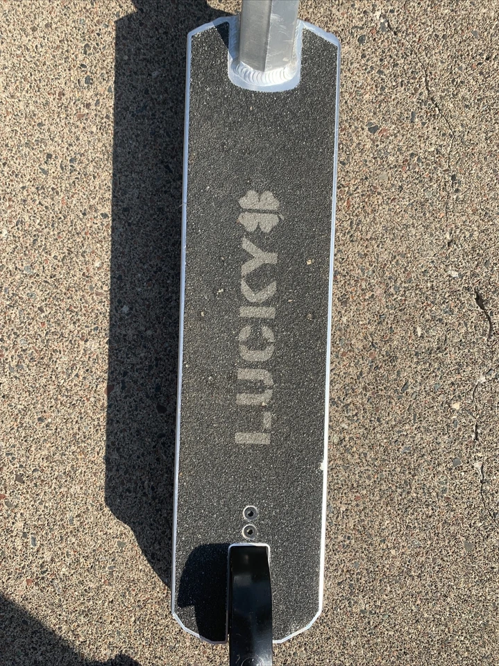 Scooter Lucky Pro Prospect, usado 4-5 veces. El agarre tiene manchas de suma. Foto 3 de 4