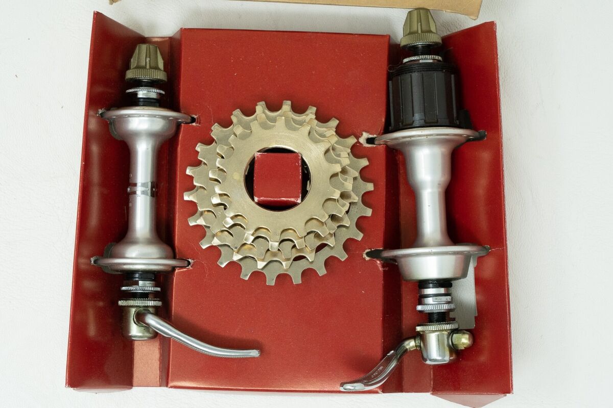 NOS SHIMANO DURA ACE 7200 HUBS 32h HOLES VINTAGE 6 SPEED OLD NOS SHIMANO DURA ACE 7200 HUBS 32h HOLES VINTAGE 6 SPEED OLD